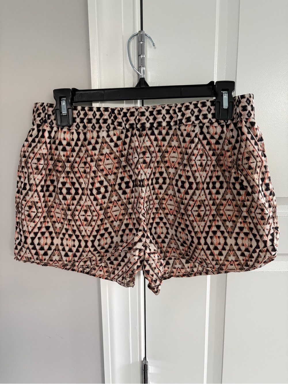 Joie Geo Diamond Print Shorts in Blush and Black